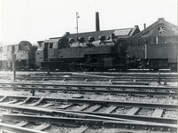 160549 Afbeelding van de stoomlocomotief nr. 6401 (ex D.R.B. 86 520) van de N.S. te Zwolle.